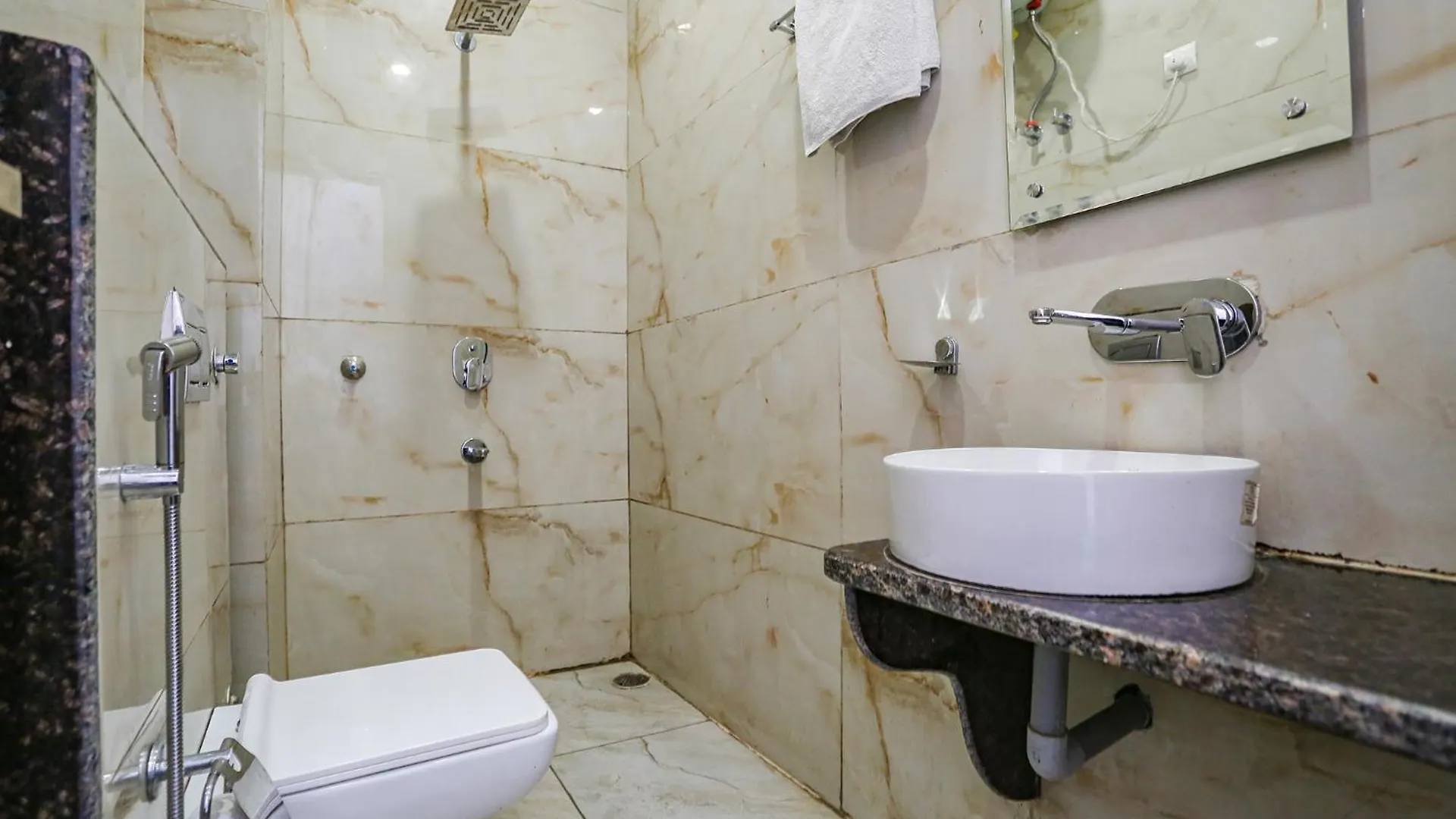 Fabhotel Sky Rise Inn Gurgaon Hotel